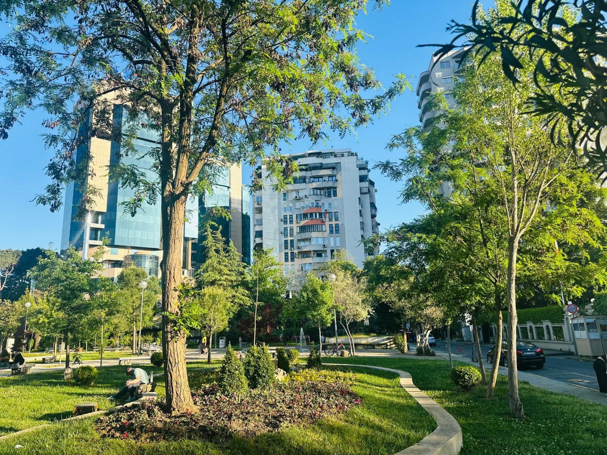 Апартаменты Amo Tower Tirana Center Экстерьер фото